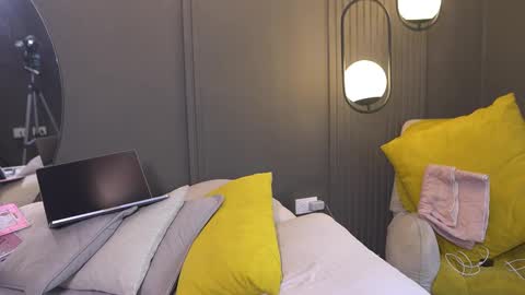 Snapshot of mia_belmont chatting on March 27, 7:02 pm Belmont and Mia online show from March 27, 7:02 pm