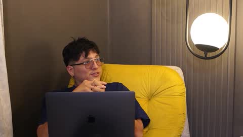 Snapshot of mia_belmont chatting on March 28, 7:13 pm Belmont and Mia online show from March 28, 7:13 pm