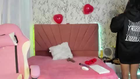Snapshot of mia_belmontee chatting on June 8, 9:37 pm follow me MIA online show from June 8, 9:37 pm