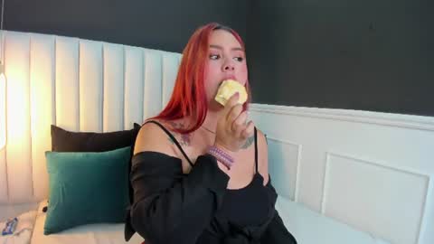 Mia online show from June 26, 4:33 pm