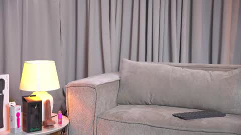 Snapshot of mia_buny_ chatting on June 11, 12:25 pm mia_buny_ online show from June 11, 12:25 pm