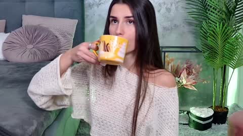 Snapshot of mia_carter99 chatting on December 12, 10:09 pm Freya Allen online show from December 12, 10:09 pm