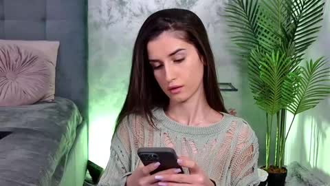 Snapshot of mia_carter99 chatting on February 16, 9:16 pm Freya Allen online show from February 16, 9:16 pm