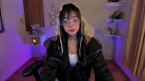 Mia online show from September 21, 7:32 am