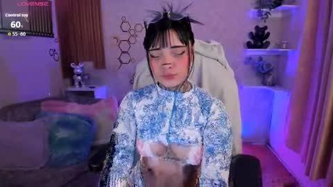 Snapshot of mia_cat05 chatting on April 19, 5:51 am Mia online show from April 19, 5:51 am