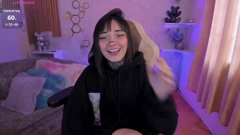 Snapshot of mia_cat05 chatting on April 30, 9:19 pm Mia online show from April 30, 9:19 pm