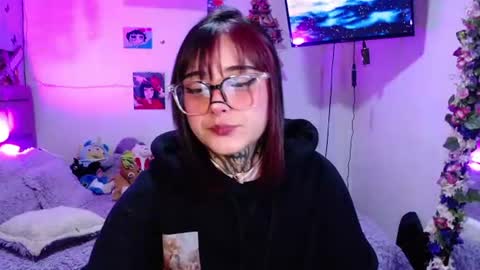 Snapshot of mia_cat05 chatting on July 22, 6:05 am Mia online show from July 22, 6:05 am