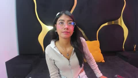 mia_clark18 online show from October 24, 4:25 pm