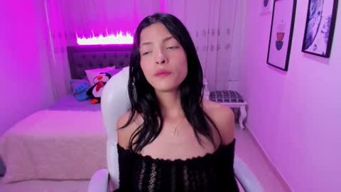 Mia online show from November 25, 7:36 pm