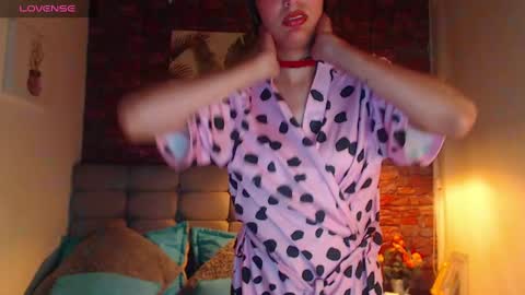 Snapshot of mia_collens_ chatting on January 6, 1:42 am MIA online show from January 6, 1:42 am