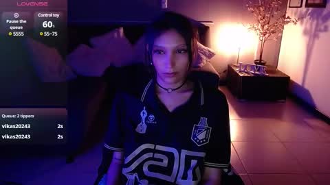 Snapshot of mia_collens_ chatting on January 8, 8:27 am MIA online show from January 8, 8:27 am