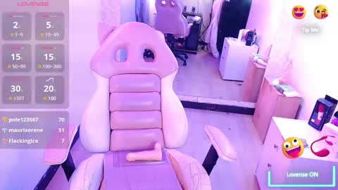 Snapshot of mia_collens_ chatting on February 14, 8:31 am MIA online show from February 14, 8:31 am