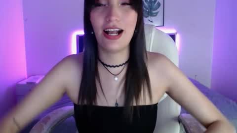 Snapshot of mia_collens_ chatting on November 21, 1:37 am MIA online show from November 21, 1:37 am