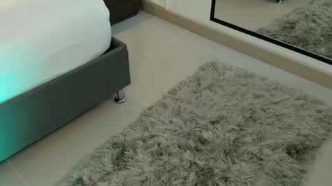M I A  online show from May 5, 2:41 am