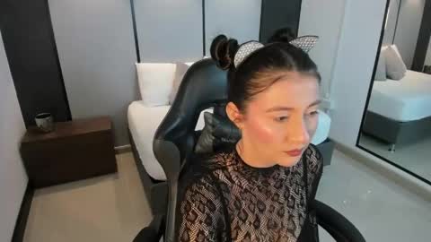M I A  online show from May 21, 2:40 am