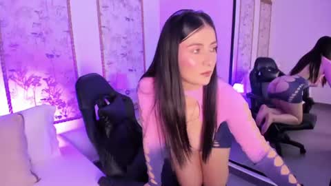 M I A  online show from July 7, 2:25 am