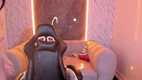 Snapshot of mia_collins_b chatting on November 14, 1:10 pm mia_collins_b online show from November 14, 1:10 pm