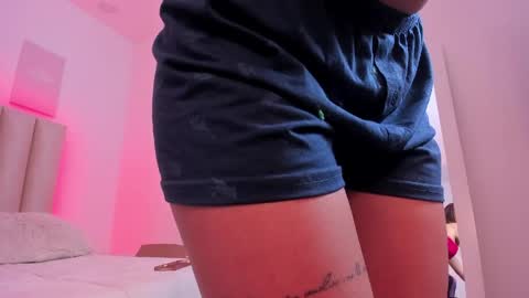 Snapshot of mia_corner chatting on March 27, 6:41 am mia_corner online show from March 27, 6:41 am