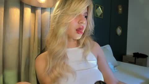 M I A  online show from June 10, 7:13 pm