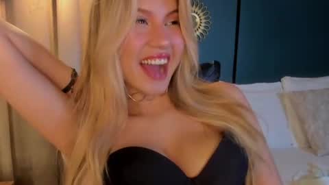 Snapshot of mia_curry chatting on June 30, 7:15 pm M I A online show from June 30, 7:15 pm