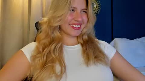 Snapshot of mia_curry chatting on July 16, 7:20 pm M I A online show from July 16, 7:20 pm