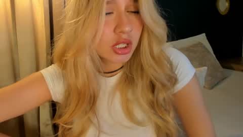 Snapshot of mia_curry chatting on July 31, 8:52 pm M I A online show from July 31, 8:52 pm