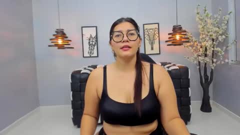 Snapshot of mia_curvyy chatting on March 14, 11:26 am Mia Curvyy online show from March 14, 11:26 am