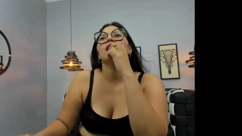 Snapshot of mia_curvyy chatting on March 27, 7:46 pm Mia Curvyy online show from March 27, 7:46 pm