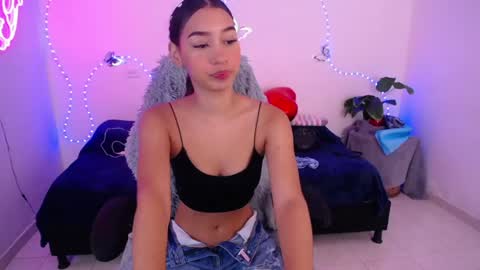 mia_cute_girl online show from June 7, 12:20 pm