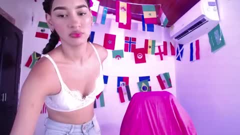 mia_cute_girl online show from July 4, 6:25 pm