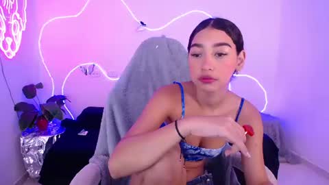 mia_cute_girl online show from July 28, 12:12 pm