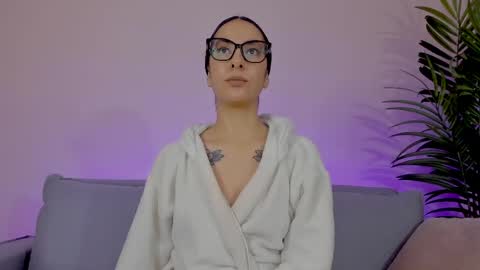 Sarah Luna online show from May 19, 12:33 pm
