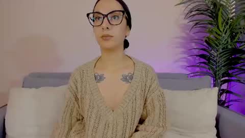 Sarah Luna online show from June 14, 1:35 pm