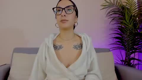 Sarah Luna online show from June 16, 1:14 pm