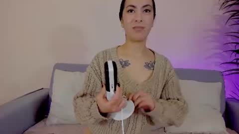 Sarah Luna online show from June 17, 1:23 pm