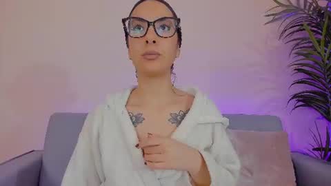 Sarah Luna online show from July 2, 12:22 pm