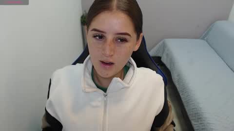 Mia online show from September 22, 1:24 pm