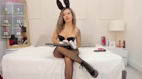 mia_dolcee online show from October 31, 12:06 pm