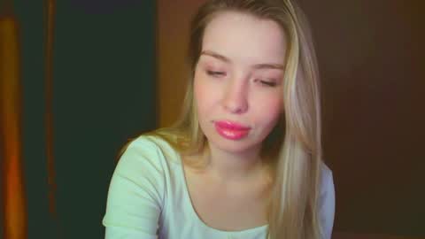 Snapshot of mia_fleur_ chatting on December 6, 5:55 pm Mia online show from December 6, 5:55 pm
