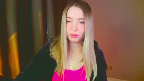 Snapshot of mia_fleur_ chatting on January 11, 6:35 am Mia online show from January 11, 6:35 am