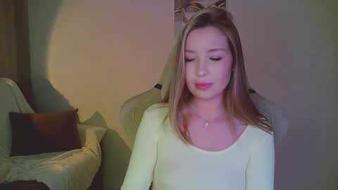 Snapshot of mia_fleur_ chatting on April 24, 7:16 pm Mia online show from April 24, 7:16 pm