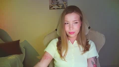 Mia online show from July 14, 9:31 pm