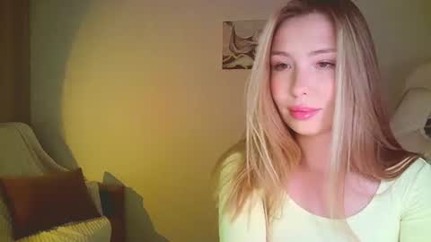 Mia online show from July 17, 10:25 pm