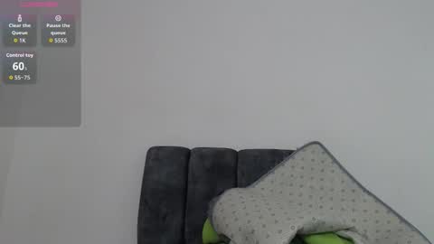 Snapshot of mia_foox29 chatting on November 17, 11:49 am M I A online show from November 17, 11:49 am