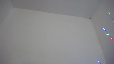 Snapshot of mia_foox29 chatting on December 16, 10:42 am M I A online show from December 16, 10:42 am