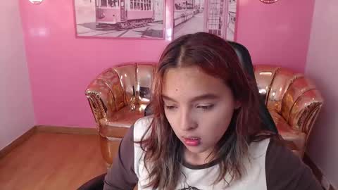 Mia online show from October 3, 1:19 pm