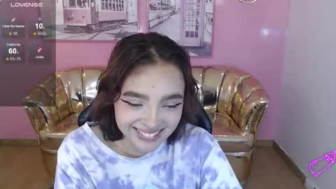 Mia online show from November 25, 1:33 pm