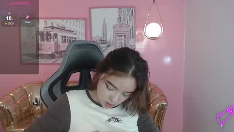 Mia online show from December 21, 1:18 pm