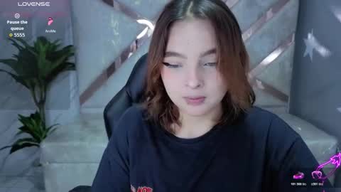 Mia online show from March 8, 1:04 pm