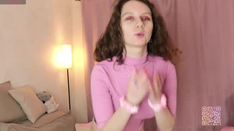 Snapshot of mia_frizz chatting on February 15, 2:25 pm Mia online show from February 15, 2:25 pm